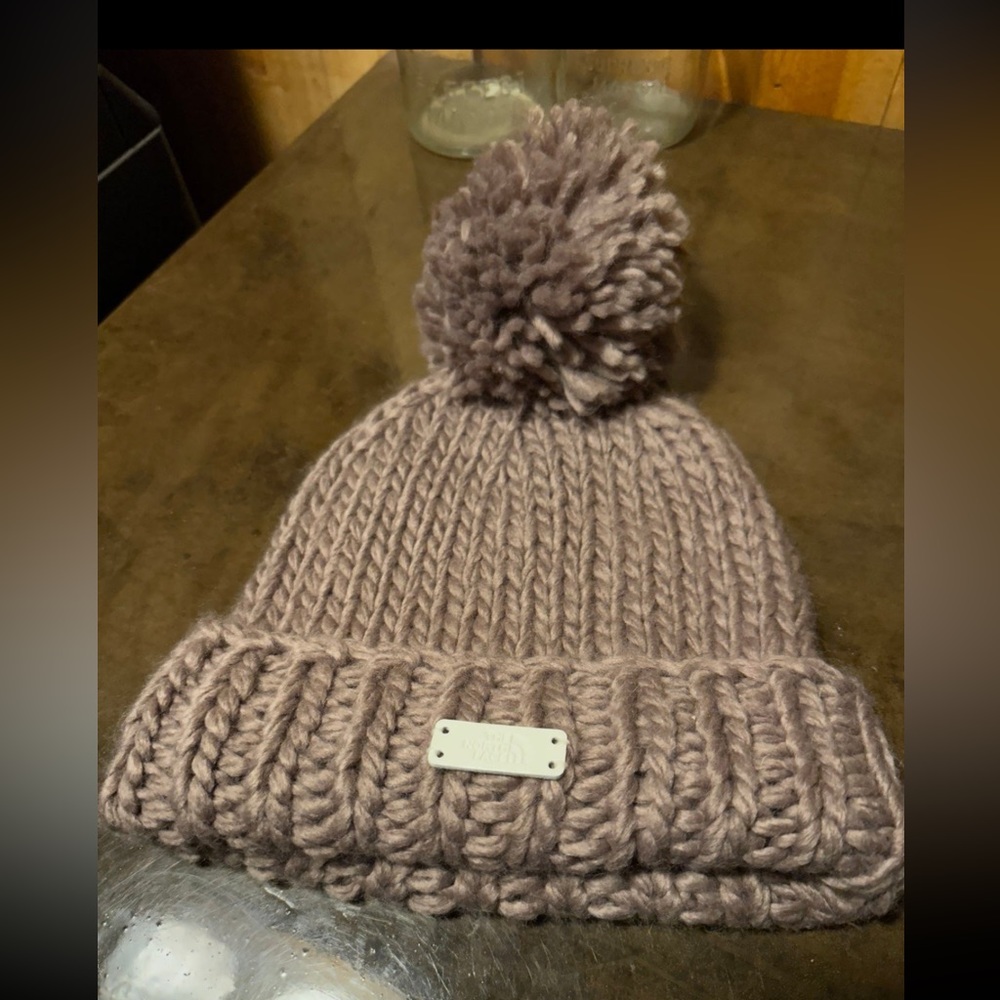 The North Face Women’s Knitted Logo Mauve Pom Beanie  NWOT.